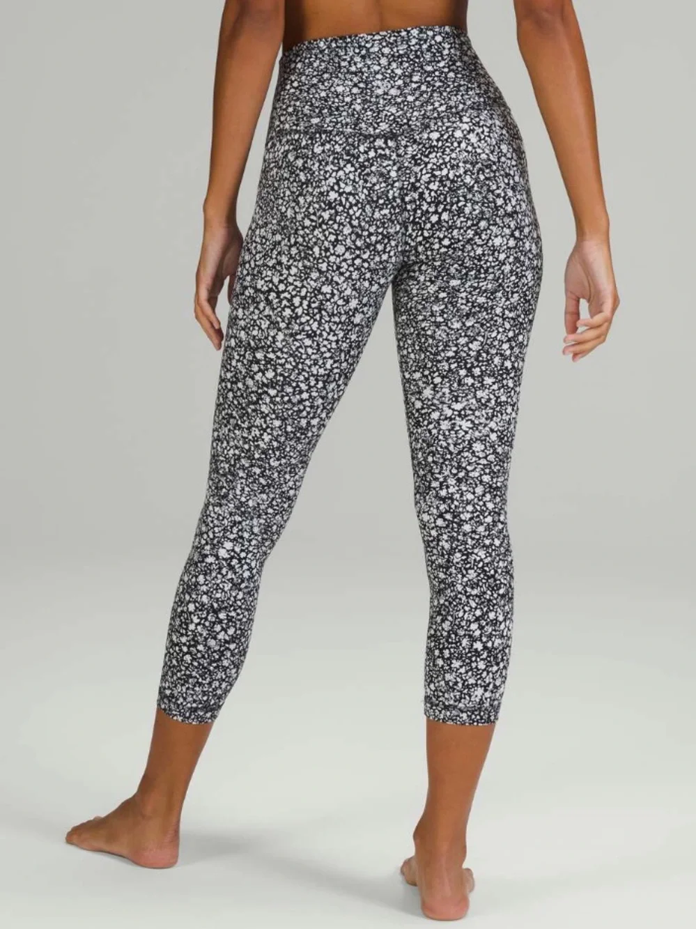 lululemon Align High Rise Leggings Nulu 23” Sz 12 Black and White Alpine